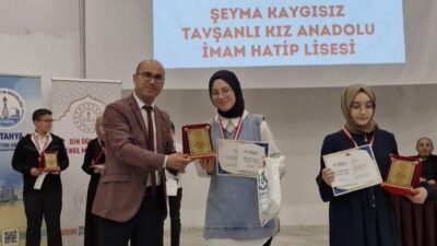 ARAPÇA ŞİİR YARIŞMASI'NDA BİRİNCİLİK KAZANAN ÖĞRENCİ TAVŞANLI'NIN GURURU OLDU