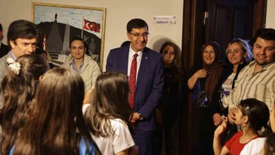 BAŞKAN KAHVECİ KÜLTÜR SANAT AKADEMİSİ’Nİ ZİYARET ETTİ