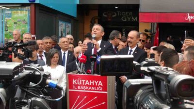 CUMHURİYET HALK PARTİSİ (CHP) GENEL BAŞKANI ÖZGÜR ÖZEL, KÜTAHYA'DA VATANDAŞLARA