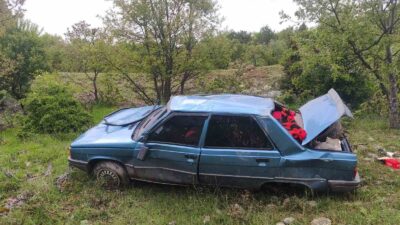 DOMANİÇ’TE OTOMOBİL TAKLA ATTI: 4 YARALI