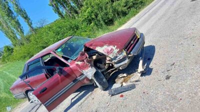 DOMANİÇ'TE TRAFİK KAZASI: 2 YARALI