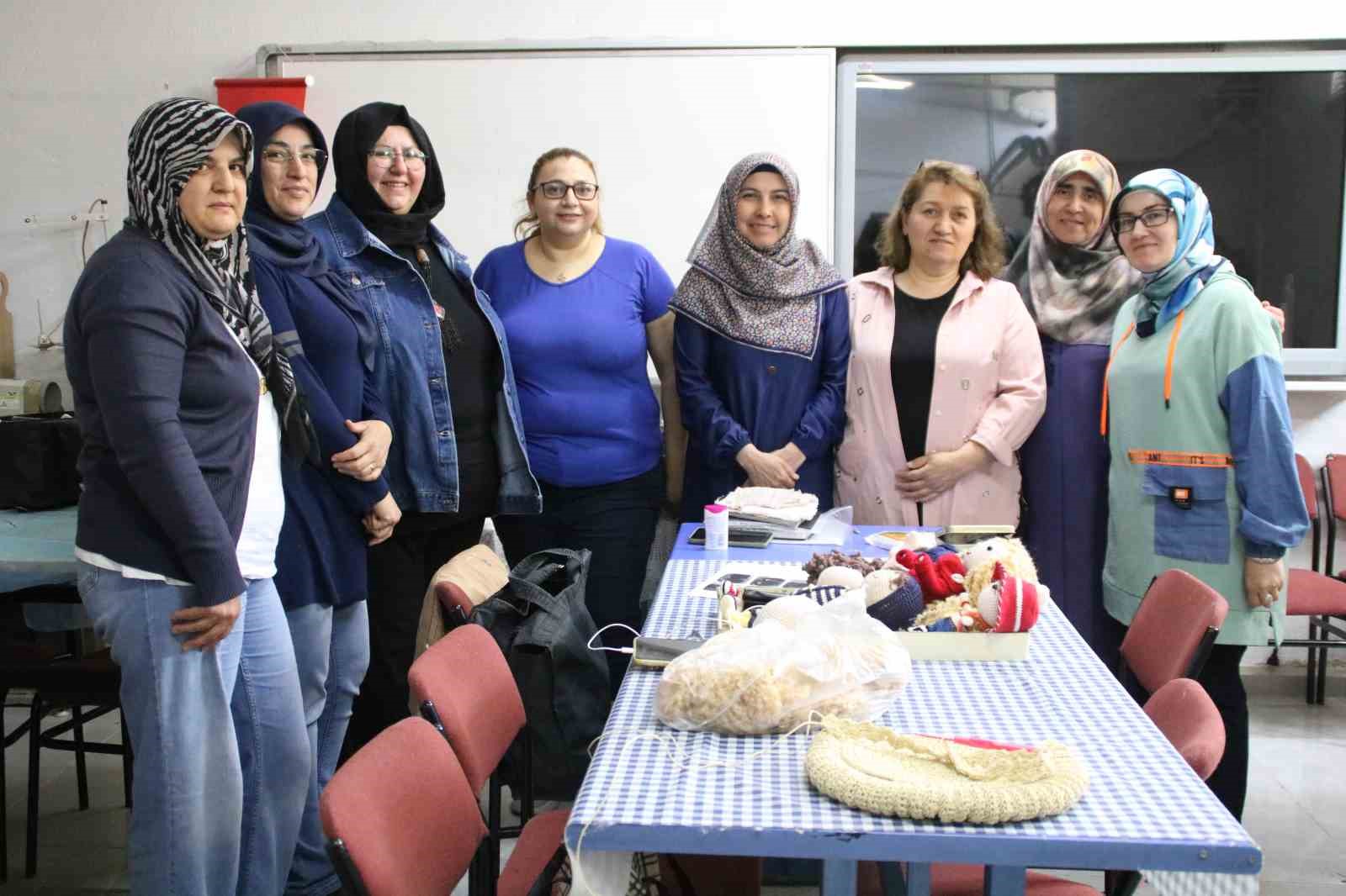 GEDİZ’DE EL SANATLARI KURSU 9 YILDIR DEVAM EDİYOR