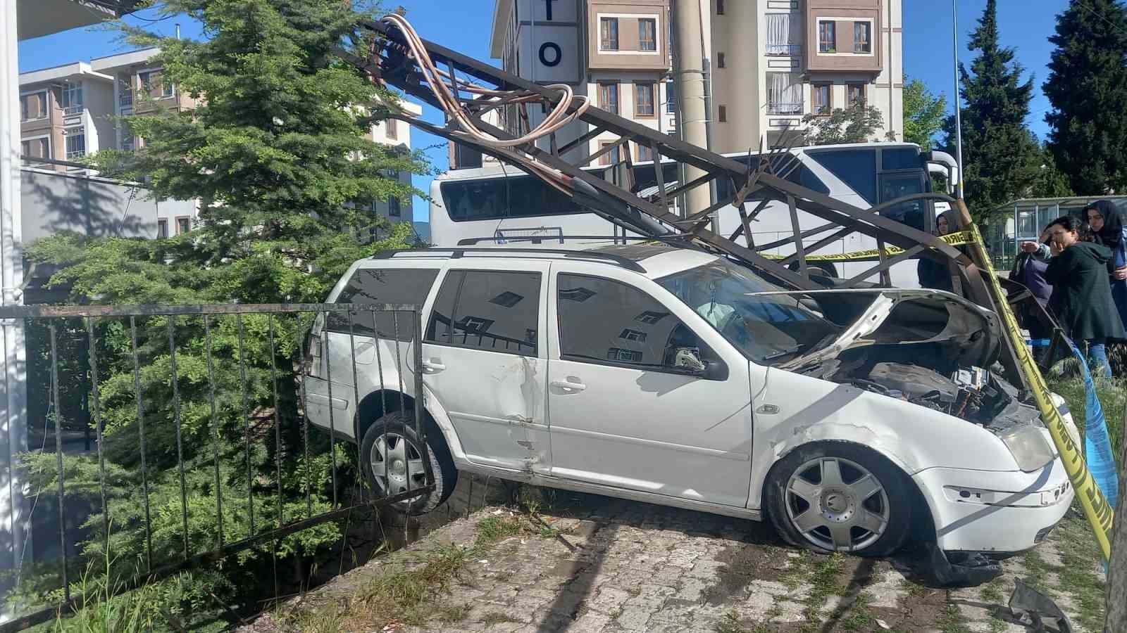 Gediz’de kaza yapan şahıs bahçe duvarından düştü, ağır yaralandı