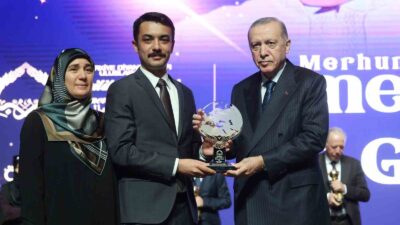 GEDİZLİ MERHUM MÜFTÜ ÖMER FARUK BİLGİLİ’YE ULUSLARARASI İYİLİK ÖDÜLÜ VERİLDİ