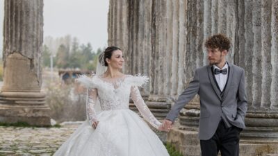 GELİN VE DAMATLAR KÜTAHYA'NIN TARİHİ MEKANLARINDA OBJEKTİF KARŞISINA GEÇİYOR