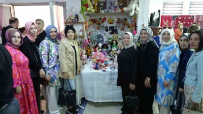 SERGİDE BU YIL İLK KEZ MUAZZEZ DURSUN'UN EĞİTMENLİĞİNDE AÇILAN AMİGURUMİ