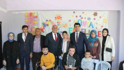 HİSARCIK KAYMAKAMI BAHAR VE BAŞKAN DEMİRTAŞ ÖZEL ÖĞRENCİLERLE BİR ARAYA