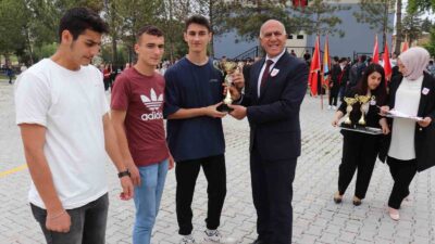 HİSARCIK’TA YARIŞMALARDA DERECEYE GİREN ÖĞRENCİLER ÖDÜLLENDİRİLDİ
