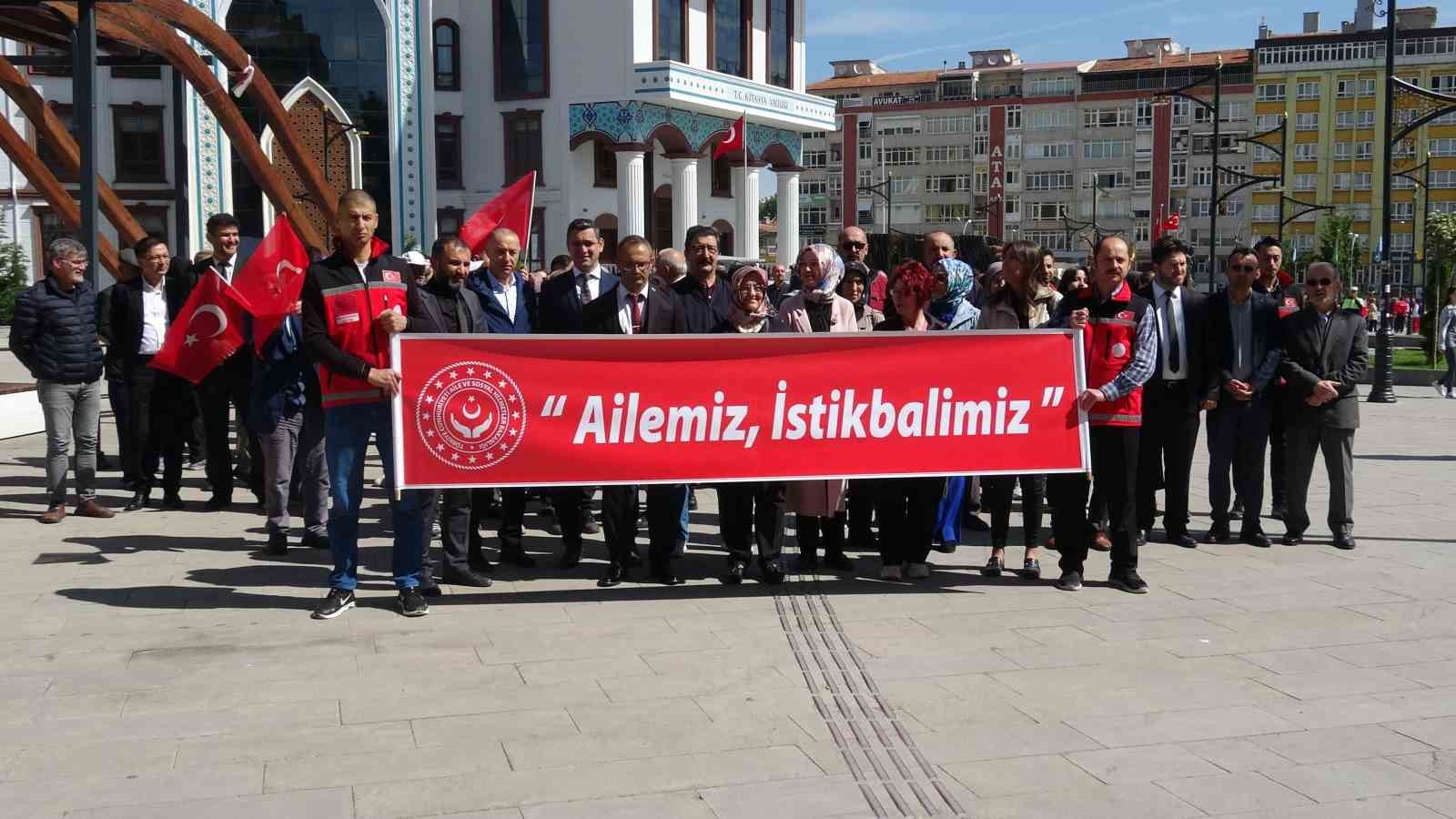 Kütahya’da “Ailemiz istikbalimiz” yürüyüşü