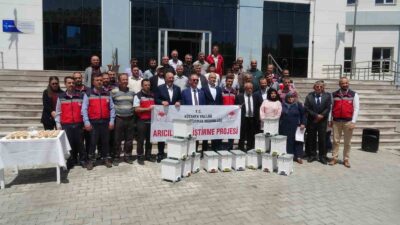 KÜTAHYA'DA ANA ARI VE ARI SÜTÜ ÜRETİMİ EKİPMANLARI DAĞITILDI