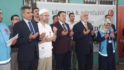 KÜTAHYA'DA HACI ADAYLARI KUTSAL TOPRAKLARA UĞURLANDI