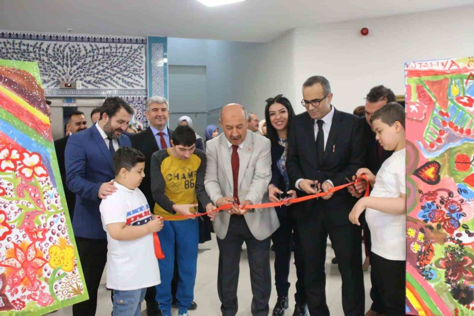 Kütahya’da “Hayatımın Rengi Annem” başlıklı projenin sergi açılışı yapıldı