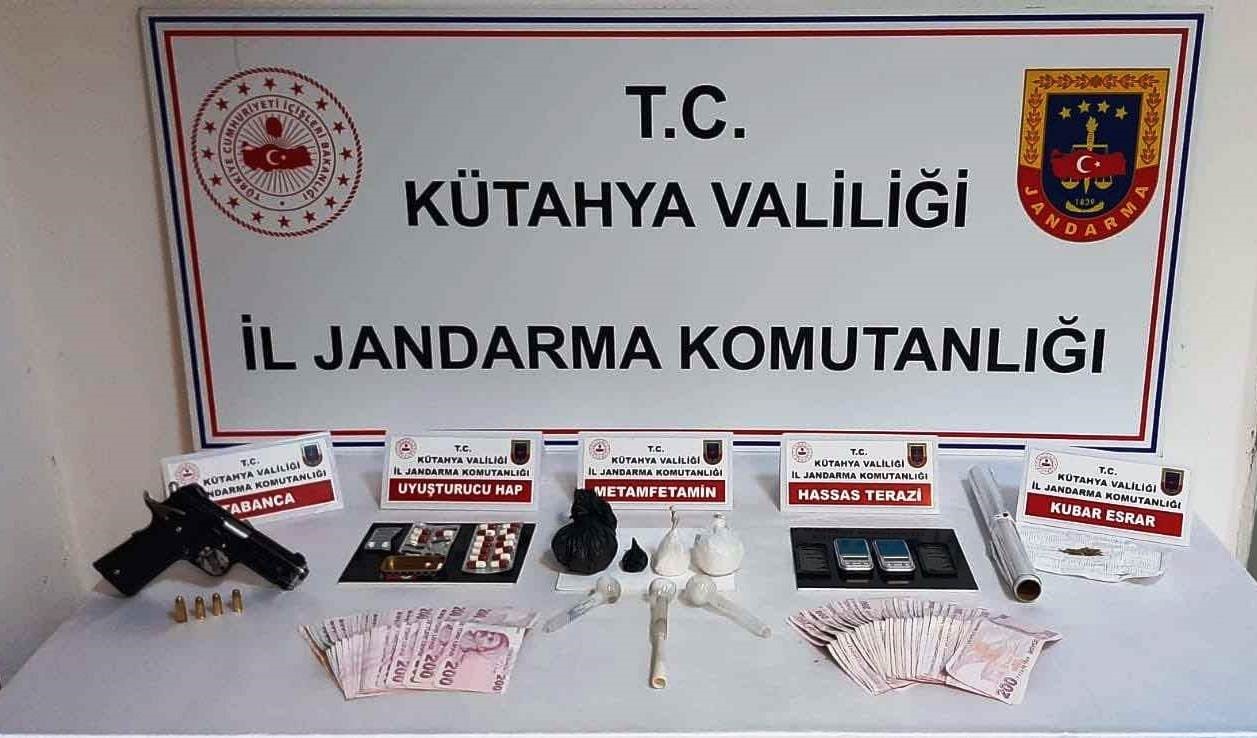 KÜTAHYA’DA JANDARMADAN UYUŞTURUCU OPERASYONU: 5 KİŞİ TUTUKLANDI