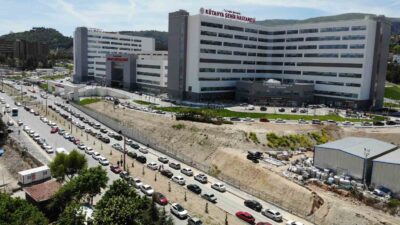 KÜTAHYA'DA OTOPARK SIKINTISI VATANDAŞLARI ZOR DURUMDA BIRAKIYOR