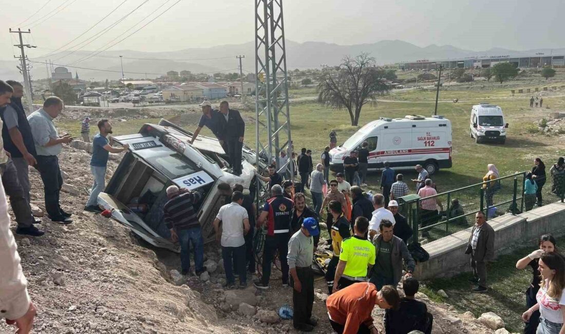 EMET’TE YOLCU OTOBÜSÜ DEVRİLDİ: