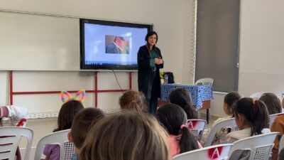 MEZUN OLDUĞU OKULUN ÖĞRENCİLERİNE AVUKATLIK MESLEĞİNİ ANLATTI