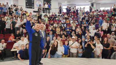 TÜRKİYE'NİN İLK ASTRONOTU ALPER GEZERAVCI, KÜTAHYA'DA ÖĞRENCİLERLE BULUŞTU. KÜTAHYA İL