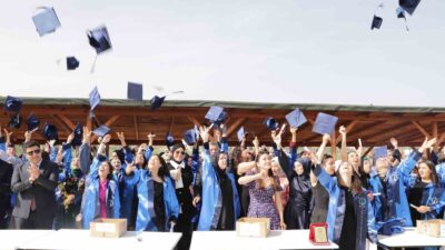 EMET MESLEK YÜKSEKOKULUNDA MEZUNİYET SEVİNCİ