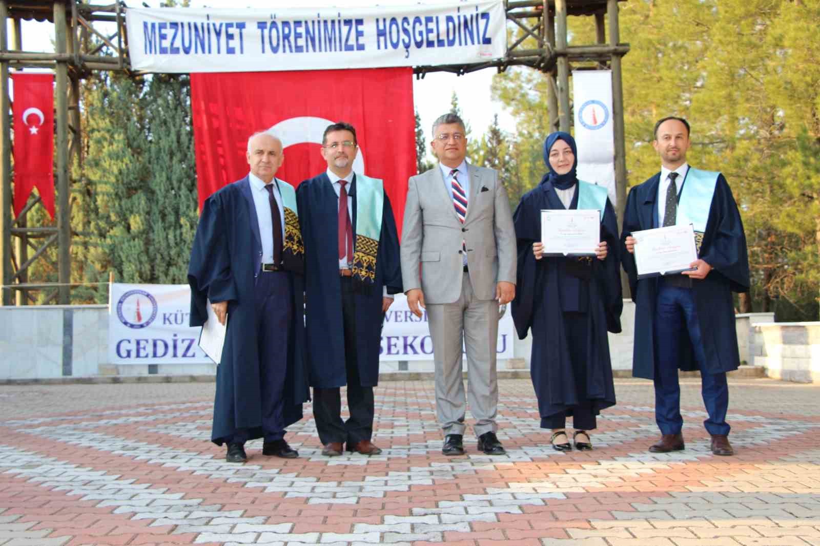 Gediz MYO’da mezuniyet coşkusu