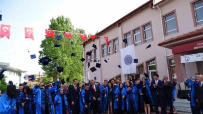 HİSARCIK MYO’DA MEZUNİYET COŞKUSU