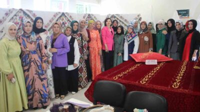 KÜTAHYA'DA İĞNE OYASI KURSİYERLERİNİN YIL SONU SERGİSİ GÖZ KAMAŞTIRDI