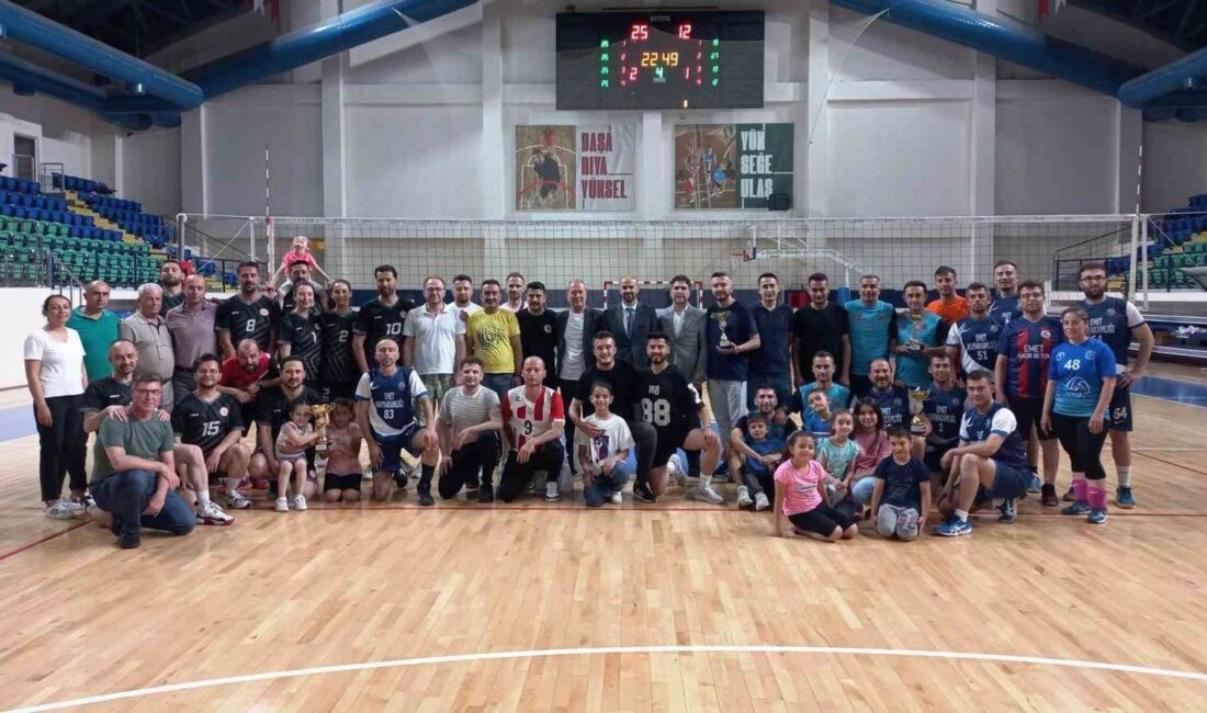 KÜTAHYA’DA KURUMLAR ARASI VOLEYBOL