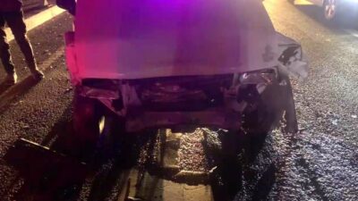 KÜTAHYA'DA MİNİBÜS İLE OTOMOBİLİN ÇARPIŞMASI SONUCU MEYDANA GELEN TRAFİK KAZASINDA