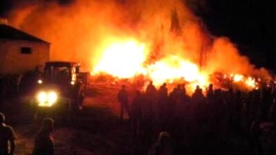 KÜTAHYA'DA SAMANLIK YANGINI