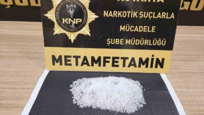 KÜTAHYA’DA UYUŞTURUCU MADDE SATICISI GÖZALTINA ALINDI