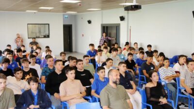 ÖĞRENCİLER, DENEYİMLİ İSİMLER BİR ARAYA GELMEYE DEVAM EDİYOR