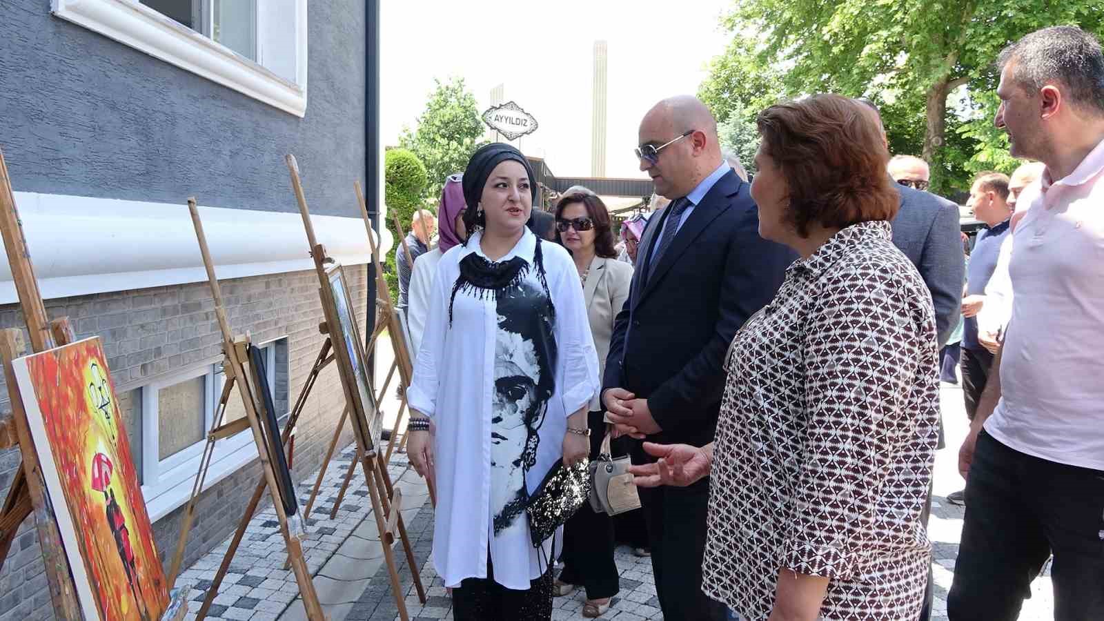 Ressam Dilek Kocaman’dan “Küllerinden doğan renkler” konulu resim sergisi