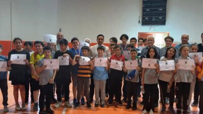 SİMAV’DA SATRANÇ TURNUVASINDA DERECEYE GİREN ÖĞRENCİLER ÖDÜLLENDİRİLDİ