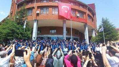 TAVŞANLI'DA ÜNİVERSİTE ÖĞRENCİLERİNİN MEZUNİYET COŞKUSU