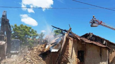 ALTINTAŞ’TA SAMANLIK YANGINI