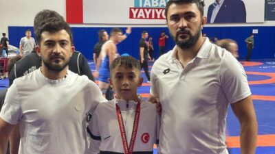 EFE NUH DİNÇER GÜREŞTE TAVŞANLI'NIN GURURU OLDU