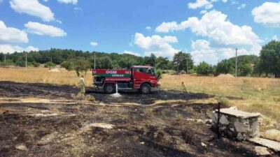 KÜTAHYA'NIN EMET İLÇESİNDE BİR BAHÇEDE ÇIKAN YANGIN BİTİŞİKTE BULUNAN EVE