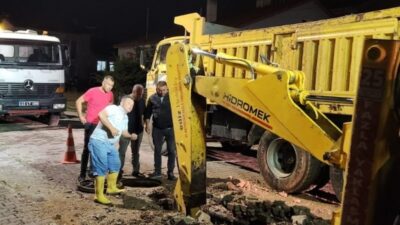 GEDİZ BELEDİYE EKİPLERİNDEN GECE MESAİSİ