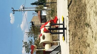 HİSARCIK’TA ÇOCUK OYUN PARKLARININ BETON VE TOPRAK ZEMİNİ TEHLİKE SAÇIYOR