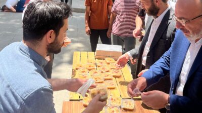 KARAGÖZ AHMET PAŞA CAMİİNDE AŞURE İKRAMI