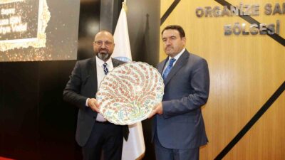 TOLGA ESKİOĞLU, VALİ IŞIN'A HEDİYE TAKDİM ETTİ