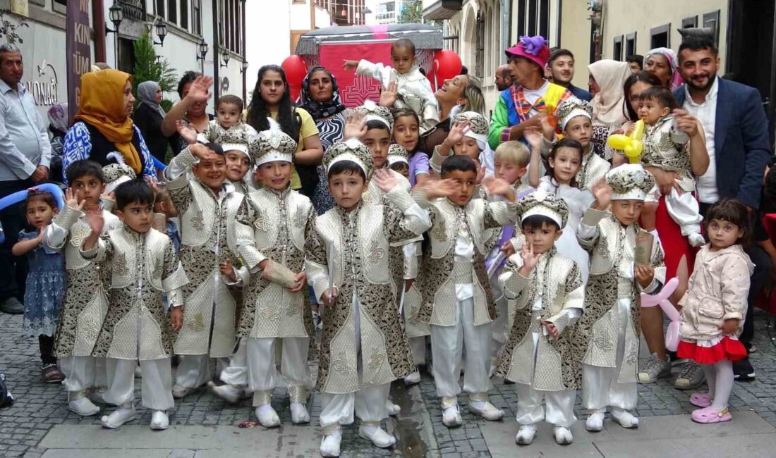 KÜTAHYA VAKIFLAR BÖLGE MÜDÜRLÜĞÜ 21 ÇOCUĞU SÜNNET ETTİRDİ