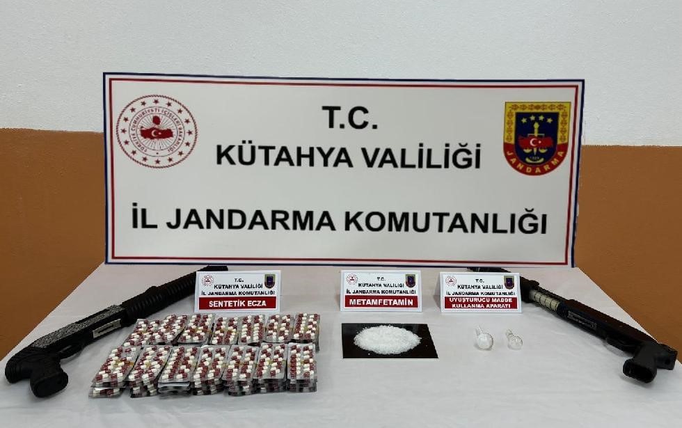 KÜTAHYA'DA APART OTELDE UYUŞTURUCU