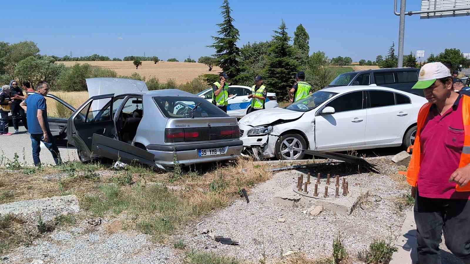 Kütahya’da trafik kazası: 1 ölü, 2 yaralı