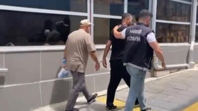 KÜTAHYA'DA DÜZENLENEN UYUŞTURUCU OPERASYONUNDA 2 ŞÜPHELİ ARAÇTA BİN 35 GRAM