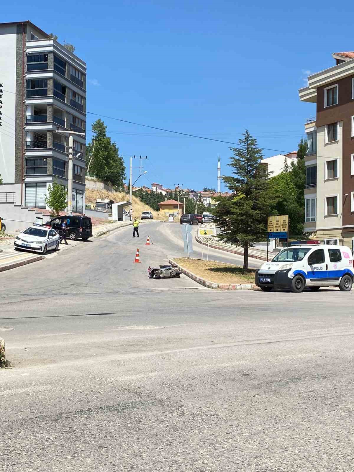 Tavşanlı’da motosiklet ile kamyonet çarpıştı : 1  yaralı