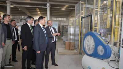 VALİ IŞIN, KÜTAHYA OSB'DE 80 KİŞİNİN İSTİHDAM EDİLDİĞİ FABRİKADA İNCELEMELERDE