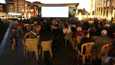 AÇIK HAVADA SİNEMA KEYFİ