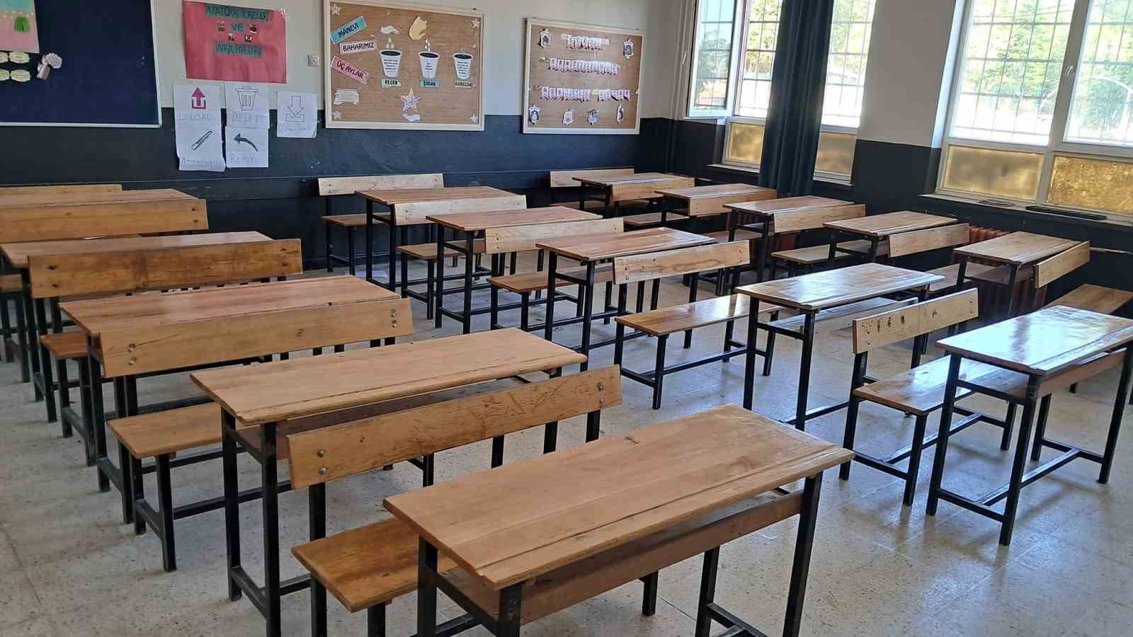 GEDİZ’DE EĞİTİMCİLERDEN BÜYÜK FEDAKARLIK