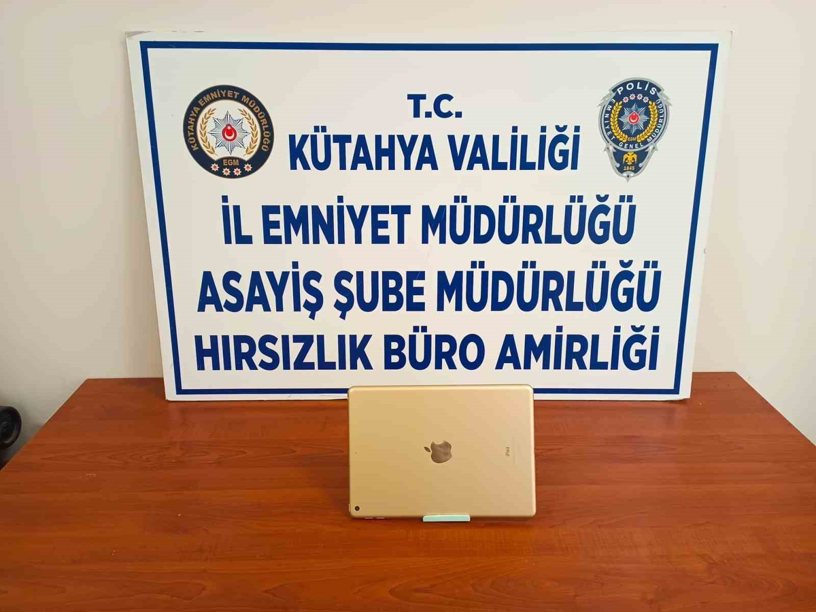 Kütahya’da 12 yaşındaki çocuk kütüphaneden çaldığı tablet ile yakalandı