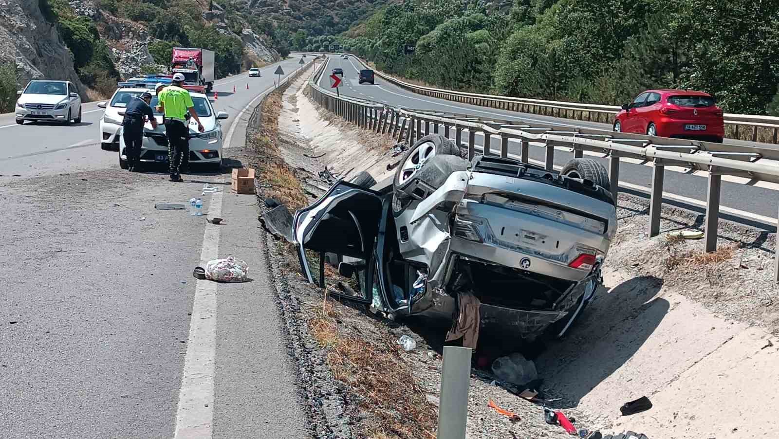 Kütahya’da iki otomobilin takla attığı kazada 6 kişi yaralandı